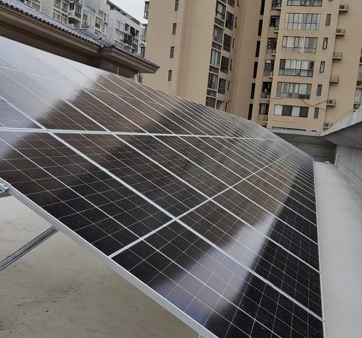 南宁某地产天合80KW采用我公司组件，支架，逆变器